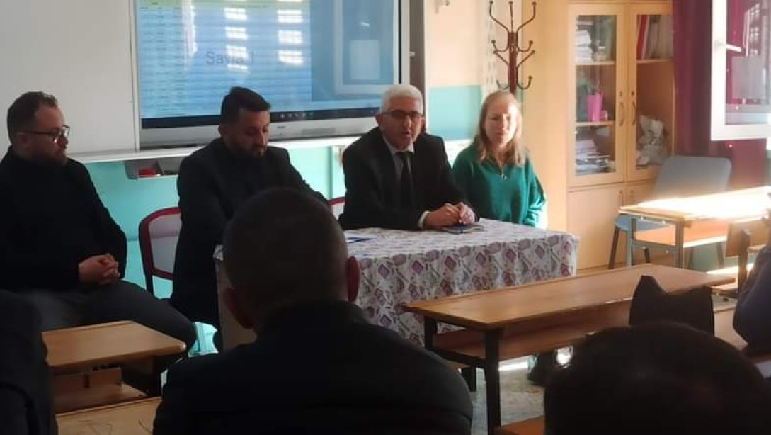 Sayın İlçe Milli Eğitim Müdürümüz Mustafa KANMAZ Yavuz Selim Ortaokulunda Düzenlenen Veli Toplantısına Katıldı.